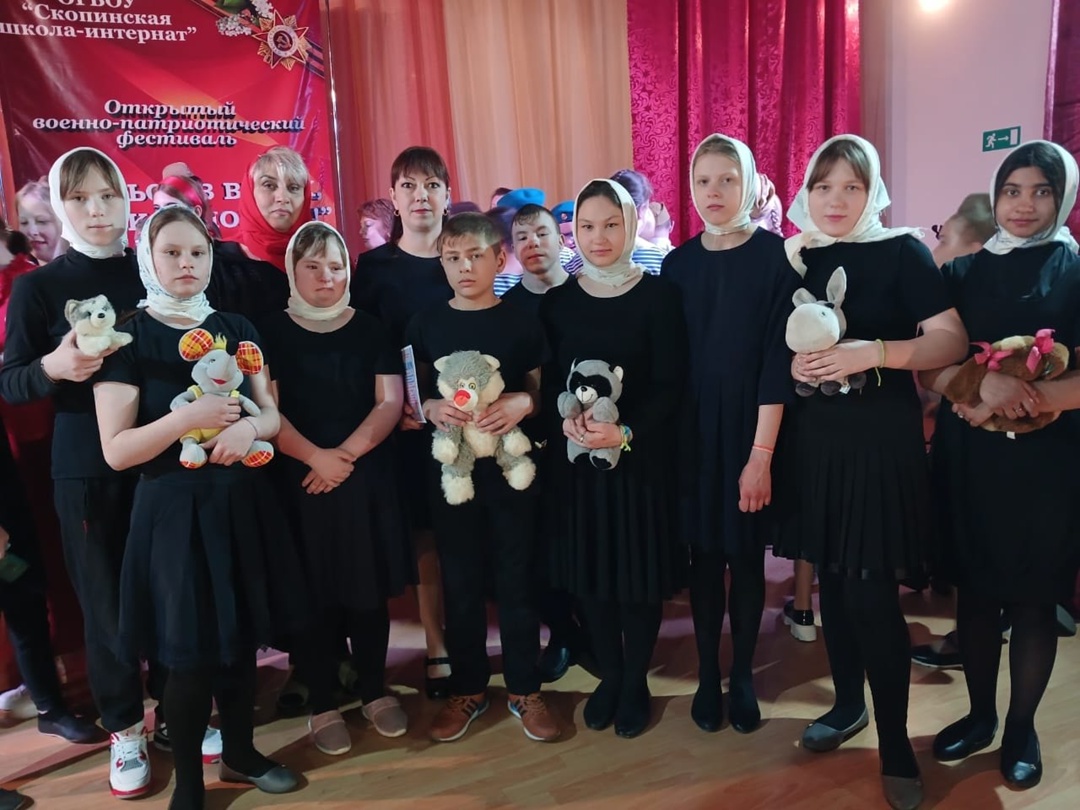 «Славься в веках, Великая Победа!».